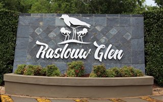 1019 m² Land available in Raslouw Glen