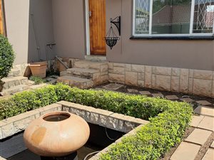 1 Bed Garden Cottage in Constantia Park