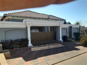 4 Bed House in Grobler Park