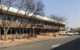 1993 m² Commercial space in Chartwell