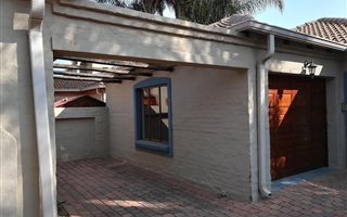 2 Bedroom Simplex in Woodhill