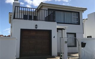 3 Bedroom House in Aston Bay