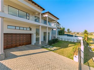 5 Bed House in Eagle Canyon Golf Estate