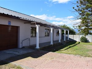 4 Bed House in Langerug