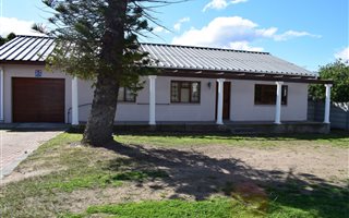 5 Bedroom House in Langerug