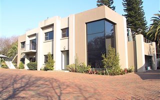 630 m² Office Space in Fourways