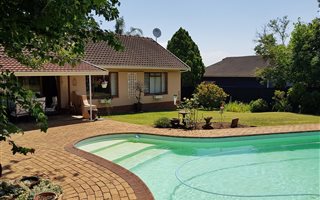 3 Bedroom House in Hayfields