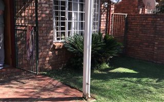 2 Bedroom Simplex in Die Hoewes