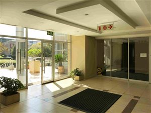 194 m² Commercial space in Greenstone Hill