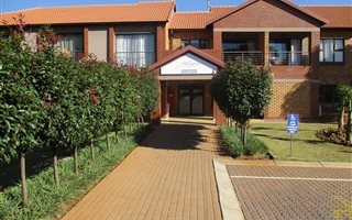 2 Bedroom Apartment in Willow Park Manor