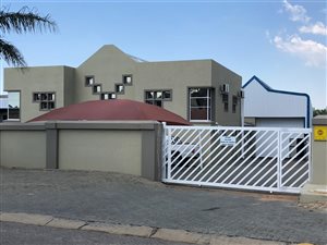 1351 m² Industrial space in Chloorkop