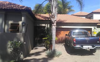 3 Bedroom House in Alphen Park