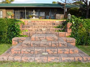 4 Bed House in Knopjeslaagte