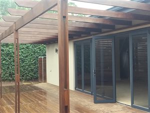 95 m² Commercial space in Kloof