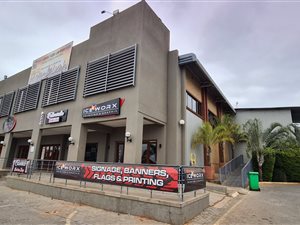 2483 m² Office Space in Magalieskruin