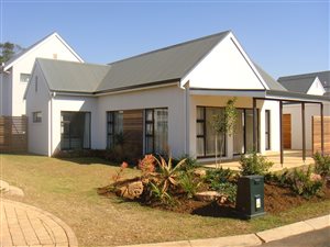 3 Bedroom Simplex in Emberton Estate