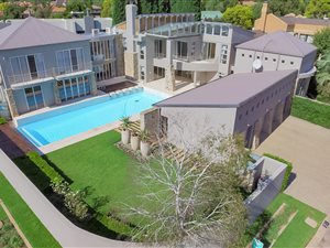 5 Bed House in Centurion Golf Estate