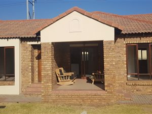 3 Bed Simplex in Crescent Wood Country Estate