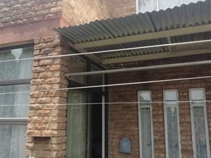3 Bed Townhouse in Vanderbijlpark CE1