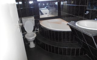 2 Bedroom Apartment in Vanderbijlpark CW