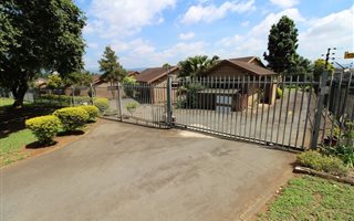 3 Bedroom Apartment in Hayfields