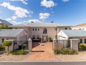 4 Bed House in Silvertree Estate