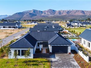 4 Bed House in Val de Vie