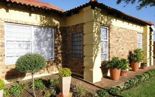3 Bedroom Townhouse in Signal Hill