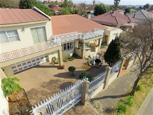 6 Bed House in The Hill