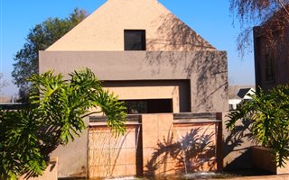 2 Bedroom Apartment in Woodmead