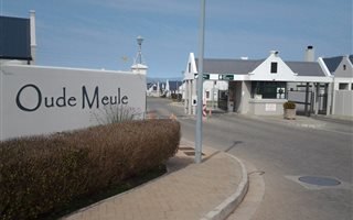 597 m² Land available in Roux Park
