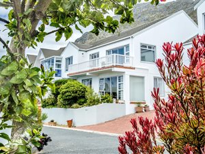 2 Bed Apartment in Simons Town