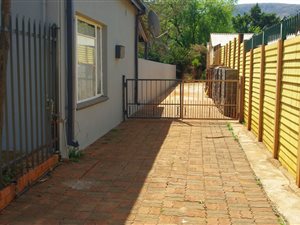 679 m² Land available in Parktown Estate