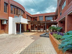 2257 m² Office Space in Ashlea Gardens