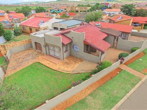 5 Bed House in Lenasia