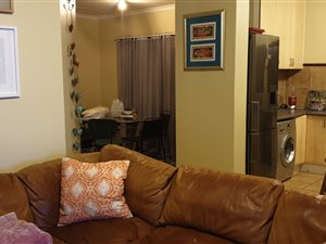 2 Bed Apartment in Die Hoewes