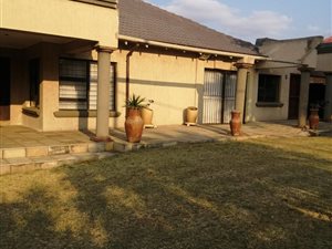 3 Bed House in Robertsham