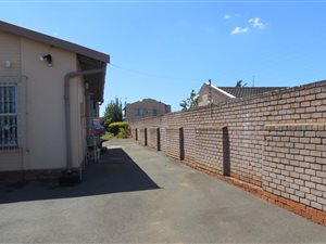 7 Bed House in Isipingo Hills