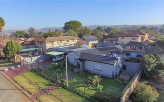 4 Bedroom House in Erasmia