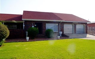4 Bedroom House in Koster