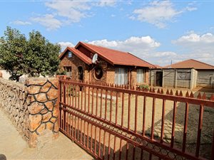 2 Bed House in Etwatwa