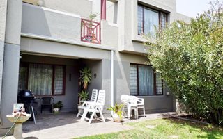 3 Bedroom Apartment in Marais Steyn Park