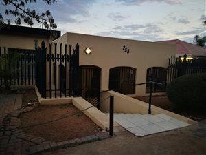 5 Bed House in Laudium