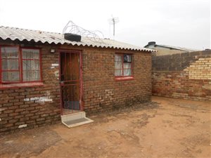 2 Bed House in Meadowlands