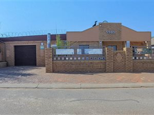4 Bed House in Lenasia South