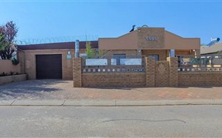 4 Bedroom House in Lenasia South