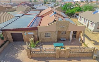 4 Bedroom House in Lenasia South