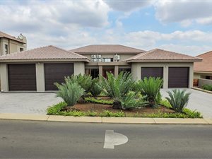 3 Bed House in Pebble Rock