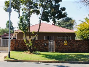3 Bed House in Roodepoort Central