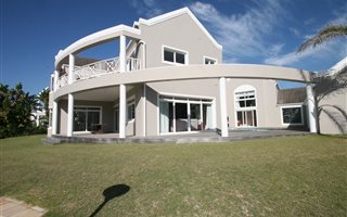 7 Bedroom House in Royal Alfred Marina